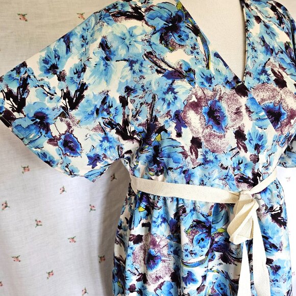 Sz L to XL Kimono Sleeve Wrap Dress Blue Floral NEW - Picture 4 of 12